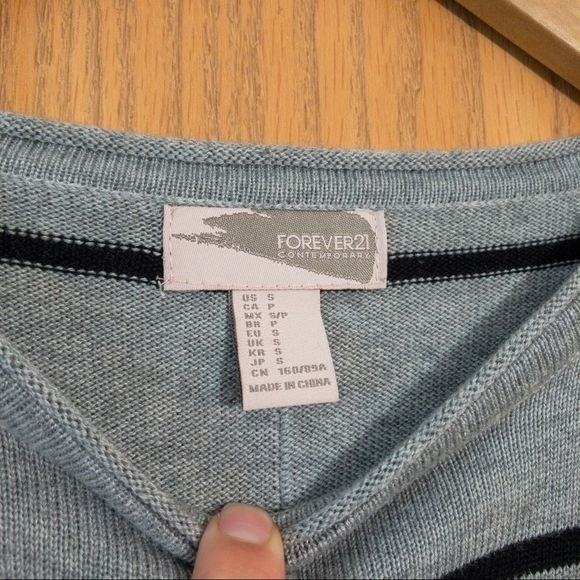 Forever 21 Pull Over Sweater/ Sweatshirt Gray and Black Stripes Size Sma… - Picture 2 of 7